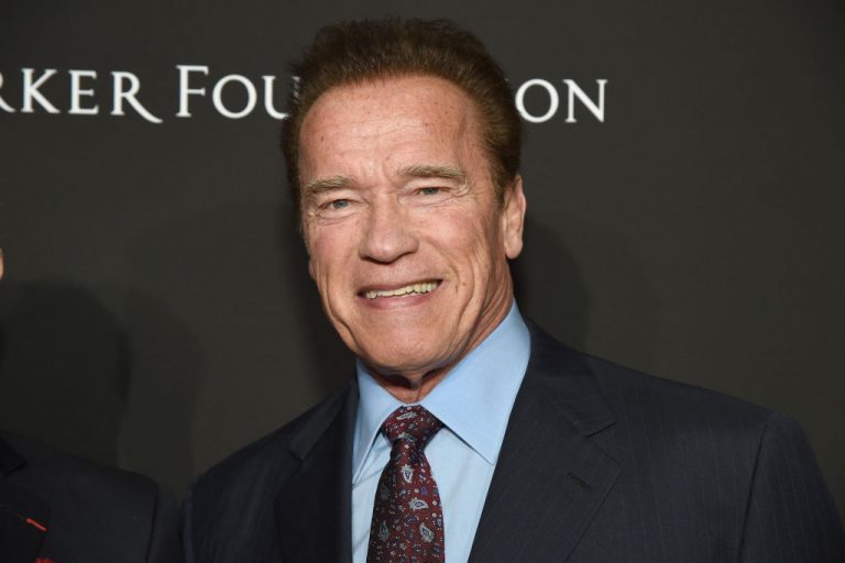 Arnold Schwarzenegger é submetido a cirurgia de emergência
