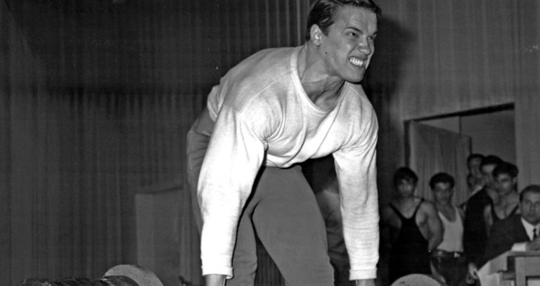 #TBT: em foto rara, Arnold Schwarzenegger aos 16 anos