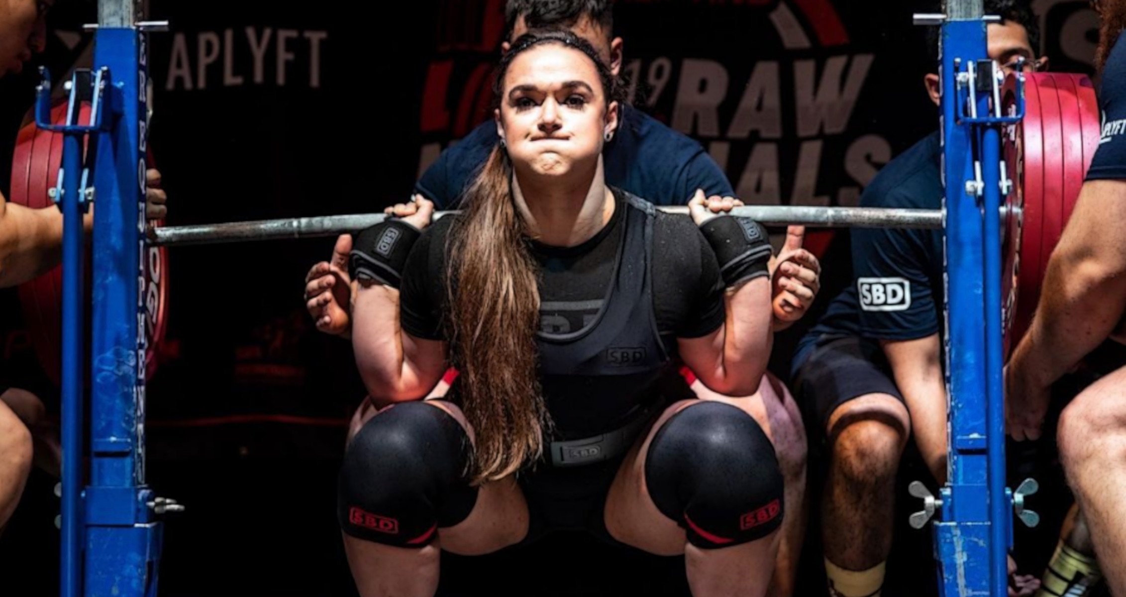 ipf-world-champion-amanda-lawrence-shows-insane-strength-in-the-big-3-lifts