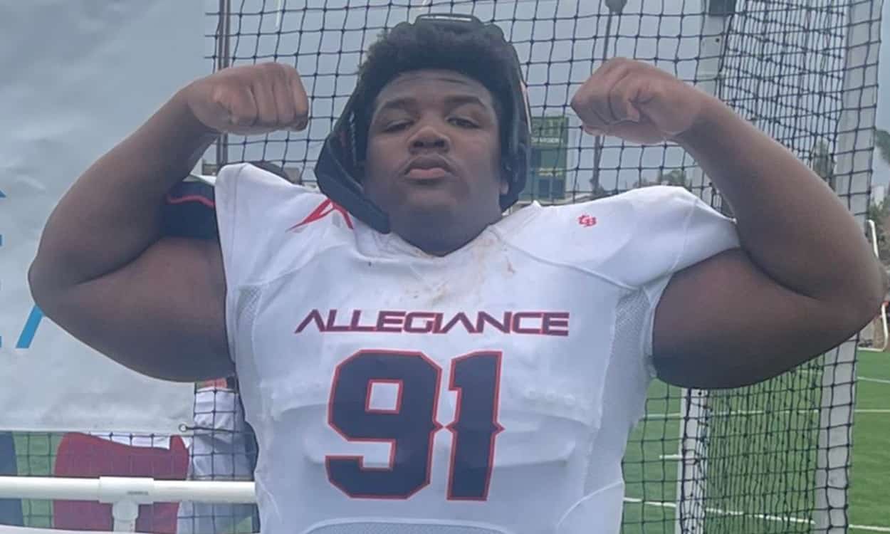 14-Year-Old TOP Football Recruit Is A 290-Pound BEAST! 