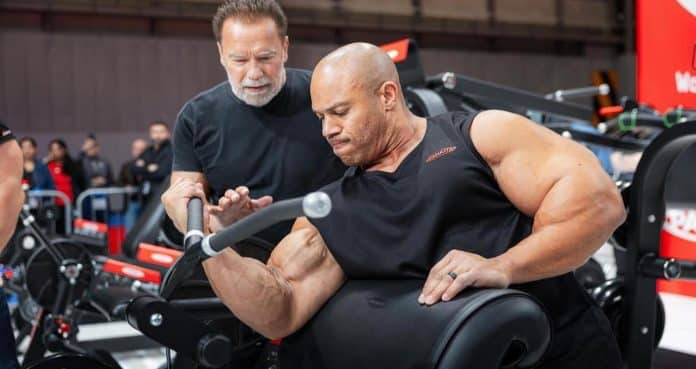 Arnold Schwarzenegger and Phil Heath hit a workout together during the Arnold Sports Festival UK.
